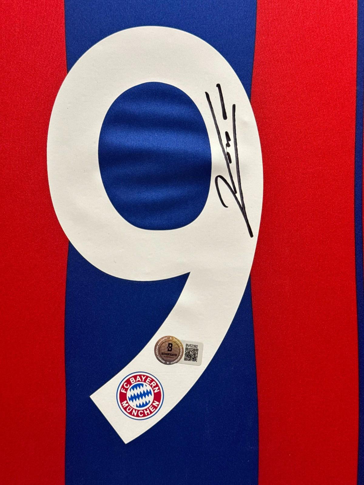 Robert Lewandowski Signed Jersey Framed W/ Beckett BAS COA FC Bayern Munich Blue