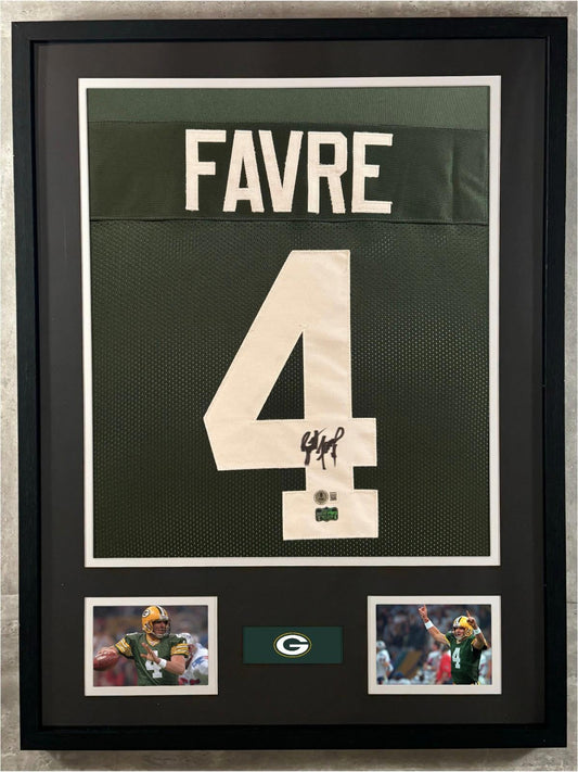 Brett Favre Signed Jersey Framed W/ Beckett BAS COA Green Bay Packers Green Auto